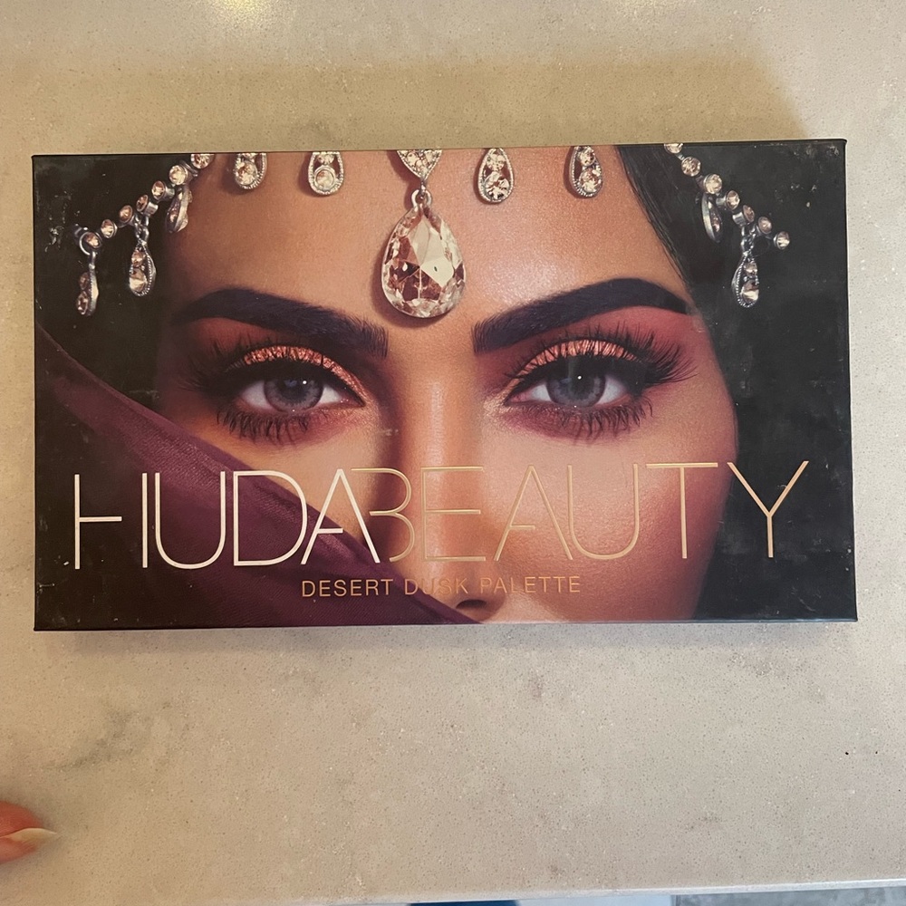 Huda beauty desert palette - Picture 2 of 7